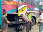 polisi-cek-bus-bima.jpg