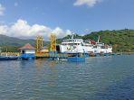 sebuah-kapal-dlu-ferry-sandar-di-pelabuhan-lembar.jpg