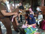 selesai-empat-ibu-rumah-tangga-didampingi-kuasa-hukum-menerima-surat.jpg