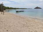 suguhan-pemandangan-di-pantai-elak-elak.jpg