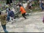 tangkapan-layar-saat-seorang-mahasiswa-diduga-dikeroyok-be.jpg