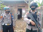 tim-polres-bima-kota-saat-menggeledah-rumah-salah-satu-terduga-t.jpg