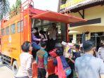 warga-desa-mareje-yang-mengungsi-di-mapolres-lombok-bara.jpg