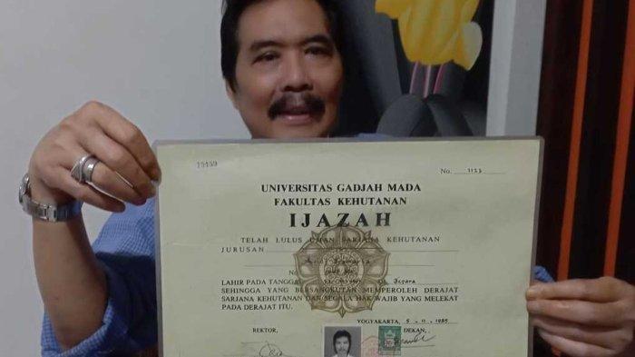 Teman Seangkatan Jokowi Sebut Tak Ada Jurusan Teknologi Kayu di UGM, Soal Ijazah: Wisuda Bareng