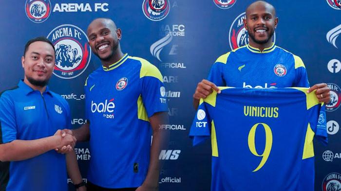 PEMAIN BARU - Arema FC resmi memperkenalkan Joel Vinicius sebagai rekrutan anyar mereka pada paruh musim ini. Penyerang dari Brasil itu didatangkan dari Borneo FC. Ia dikontrak oleh manajemen Singo Edan sampai 2027.