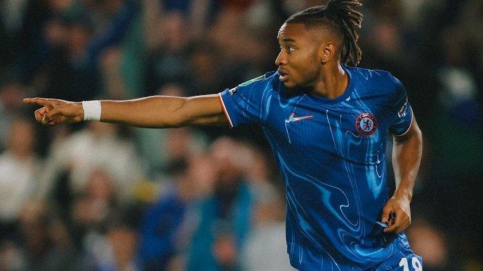 HIJRAH - Pemain Chelsea, Christopher Nkunku dikabarkan hijrah ke AC Milan pada bursa transfer 2025-2026.