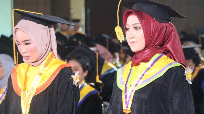 Sosok Anak Penjahit yang Kuliah Gratis di Universitas Jember hingga Lulus, IPK 3,99