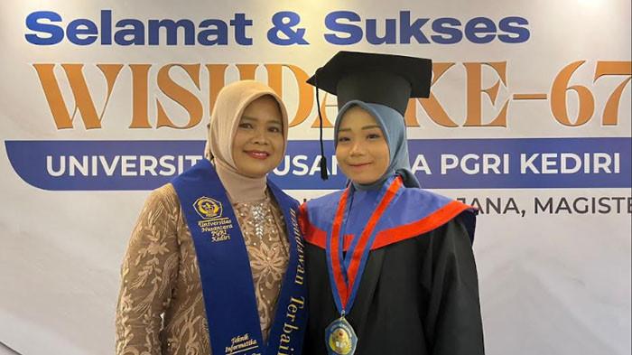 Kegigihan Mahasiswi Lulus Kuliah IPK 4,0: Setiap Kali Menyerah, Selalu Ingat Ibu yang Menjahit