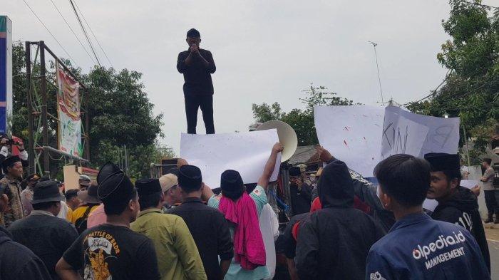 Massa Aksi Garda Raya Tuntut Oknum Bidan dan Kepala Puskesmas Batang-Batang Sumenep Mundur