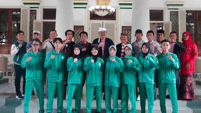 Pemkab Pamekasan Lepas 12 Atlet Ikuti PON XXI, Sekda Minta Tampilkan yang Terbaik untuk Jatim