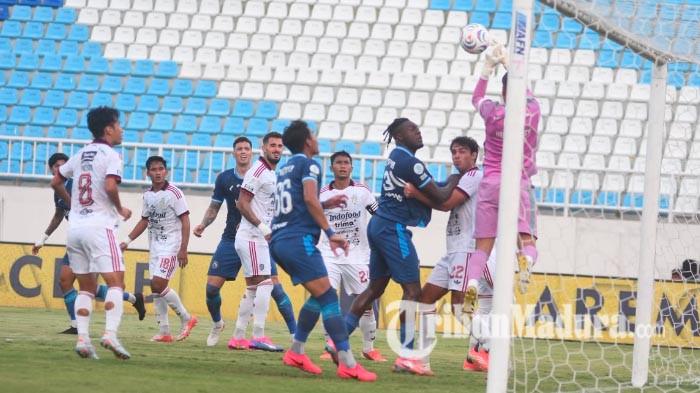 Hasil Arema FC vs Bali United, Tuan Rumah Dibantai 1-3,&nbsp;Dua Pemain Singo Edan Kena Kartu Merah