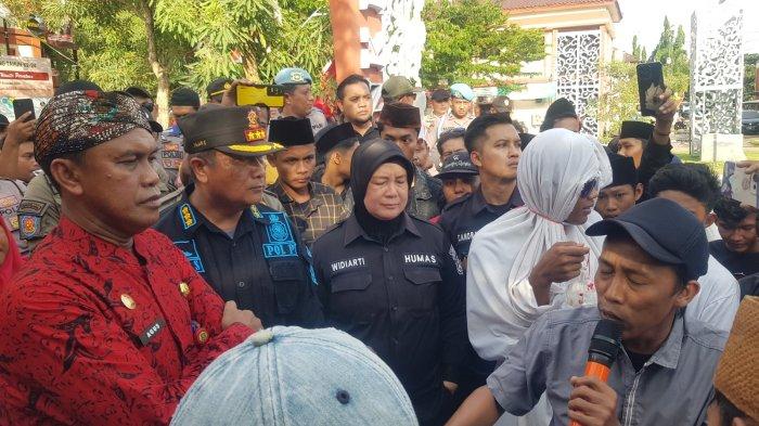Didemo Warga soal Bayi Meninggal, Plt Kadinkes P2KB Sumenep:Urusan Copot Mencopot Itu Gampang