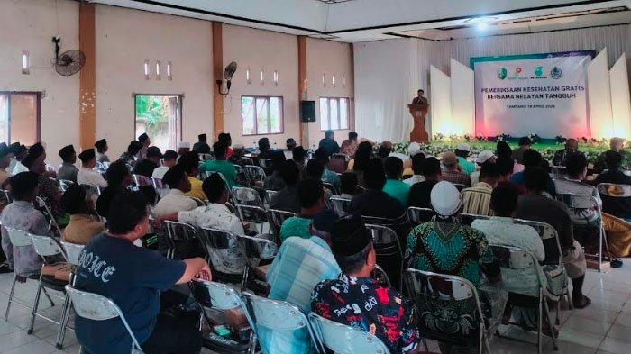 PEDULI KESEHATAN - Program Nelayan Tangguh yang digelar PETRONAS Indonesia di Kecamatan Ketapang, Kabupaten Sampang, Madura. Program berbasis Community Based on Security (CBS) yang digelar pada Sabtu (18/4/2026) tersebut menyasar nelayan dengan fokus pada peningkatan kesehatan dan kesadaran hidup bersih. 