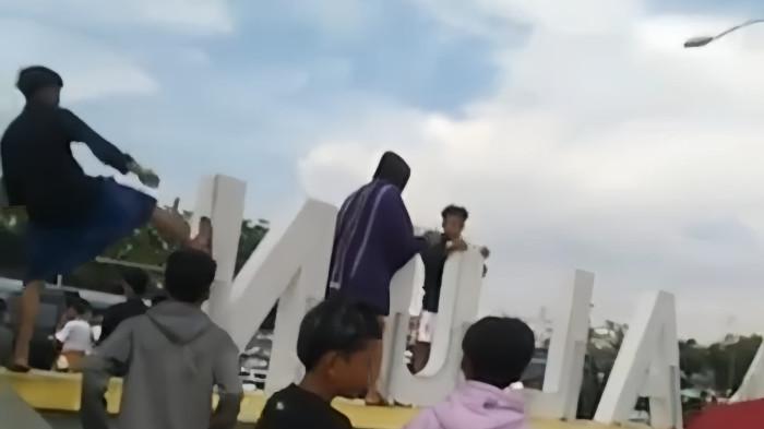 Aksi Demo di DPRD Sampang Rusak Fasilitas Umum, Polisi: Bakal Tindak Tegas Pelaku Anarkis