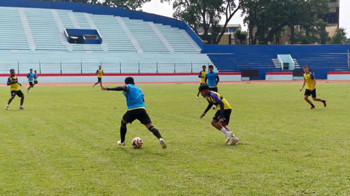 Persiapan Hadapi Semen Padang, Skuad Arema FC Jalani Internal Game