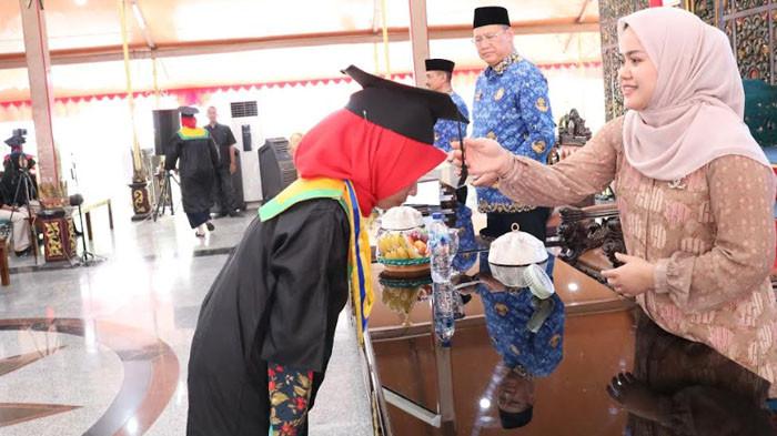 Potret Ibu-ibu Tangguh Bangkalan, Semangat Bersekolah hingga Wisuda: Pilar Utama Keluarga dan Bangsa