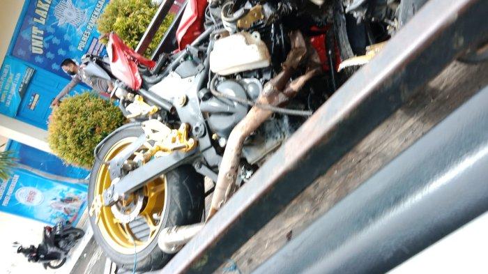 Adu Moncong dengan Mobil Dump Truk di Jalan Raya Pamekasan-Sumenep, Pemotor Ninja Meregang Nyawa