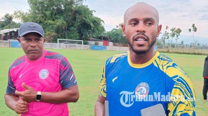PEMAIN BARU - Penyerang Arema FC, Joel Vinicius yang baru saja didatangkan dari Borneo FC pada bursa transfer paruh musim kompetisi BRI Super League 2025/2026. Ia telah bergabung bersama tim dan mengikuti latihan di Lapangan Dreams Football Pitch Malang pada Rabu (28/1/2026).