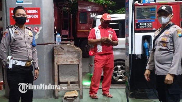 Polsek Tlanakan Operasi ke Sejumlah SPBU, Imbau Petugas SPBU Antisipasi Peredaran Uang Palsu