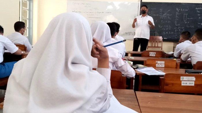 Lama Tak Masuk Sekolah, Siswa SMA di Tulungagung Merasa Senang Saat Mulai Pembelajaran Tatap Muka