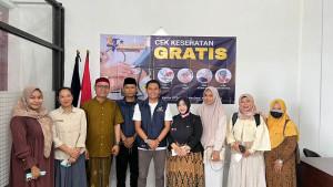 AKSI-SOSIAL-DI-SUMENEP-DPD-Partai-NaDem-Sumenep-gelar-bakti-sosial-cek.jpg