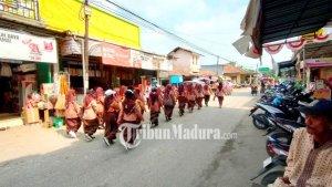 Aktivitas-masyarakat-termasuk-latihan-gerak-jalan-siswa-di-Jalan-Raya-Jaddih.jpg