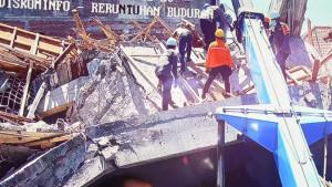 Alat-berat-mulai-dikerahkan-untuk-membongkar-puing-Musala-Ponpes-Al-Khoziny.jpg