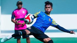 Arkhan-Fikri-saat-melakukan-tendangan-voli-dalam-sesi-latihan-Arema-FC.jpg