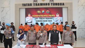 BERANTAS-NARKOBA-Suasana-saat-Wakpolres-Pamekasan-Kompol-Hendry.jpg