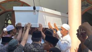 BERLANGSUNG-HARU-Proses-pemulangan-sekaligus-pemakaman-santri-yang.jpg