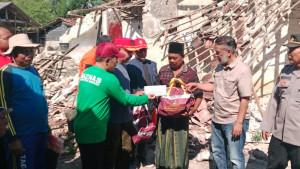 Bantuan-bagi-warga-terdampak-gempa-bumi-di-Pulau-Sapudi-disalurkan-Jumat-3102025.jpg