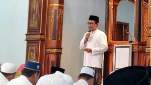 Bupati-Pamekasan-Kiai-Kholil-saat-memberikan-sambutan-dalam-safari-Jumat.jpg