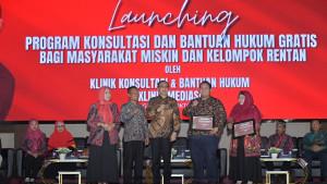 DIES-NATALIS-Selain-memberikan-Kuliah-Umum-bertemakan-Reformasi-Peradil.jpg