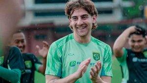 Dejan-Tumbas-saat-latihan-bersama-Persebaya-di-Lapangan-Thor.jpg