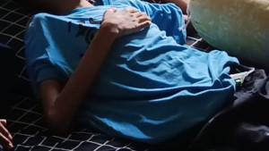 Dewangga-hanya-terbaring-lemas-di-tempat-tidurnya-usai-diduga-dipaksa-temanny.jpg