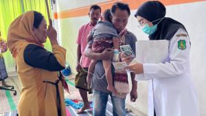Dokter-Puskesmas-Guluk-Guluk-dr-Syarifatul-Qomariyah-ajak-orang-tua-tak-tunda-imunisasi-anak.jpg
