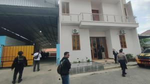 Dua-bangunan-berupa-rumah-kos-dan-laundry-di-Kelurahan-Mlajah-Kota-Bangkalan-disita.jpg