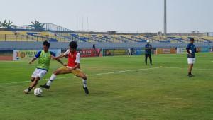 GRESIK-UNITED-Suasana-latihan-perdana-Gresik-United-di-Stadion.jpg
