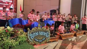 Grup-musik-Daul-Singo-Barong-tampil-di-sebuah-acara-di-Hotel-Front-One-Pamekasan.jpg