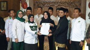 Ikfina-Gus-Dulloh-Idola-menerima-rekom-dari-DPP-PKB-untuk-Pilkada-Mojokerto-2024.jpg