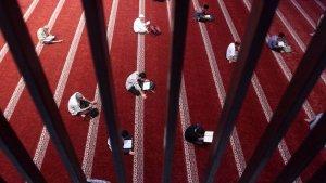 Iktikaf-di-masjid.jpg