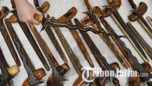 Ilustrasi-keris-Keris-yang-dipamerkan-di-Gemstone-and-Antiques-Fair.jpg