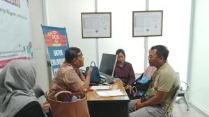JALUR-GELAP-PMI-Tim-gabungan-Disperinaker-Bangkalan-bersama-personel.jpg