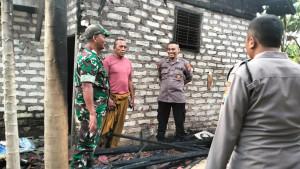 KEBAKARAN-DAPUR-Suasana-saat-personel-TNI-Polri-mendatangi-dapur-milik.jpg