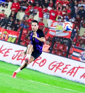 KIPRAH-Ezra-Walian-kembali-menunjukkan-kiprahnya-saat-membela-Persik-Kediri.jpg