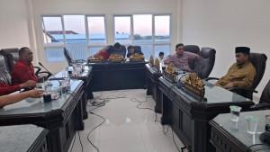 KLARIFIKASI-Komisi-I-DPRD-Kabupaten-Sumenep-saat-memanggil-Sekretaris-Dewan.jpg