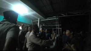 KONSENTRASI-MASSA-Massa-merangsek-ketika-personel-gabungan.jpg