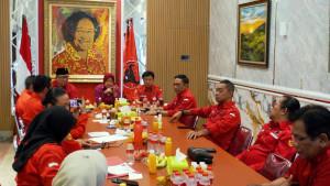 KONSOLIDASI-Ketua-DPP-PDIP-Tri-Rismaharini-saat-turun-ke-DPC-PDIP.jpg