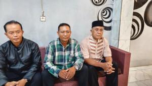 Kades-Tempuran-Slamet-didampingi-Ketua-Paguyuban-kepala-desa-sekaligus-Kades-Medali-Miftahuddin.jpg