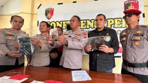 Kasatreskrim-Polres-Pasuruan-AKP-Decky-Tjahjono-Triyoga-saat-press-rilis.jpg